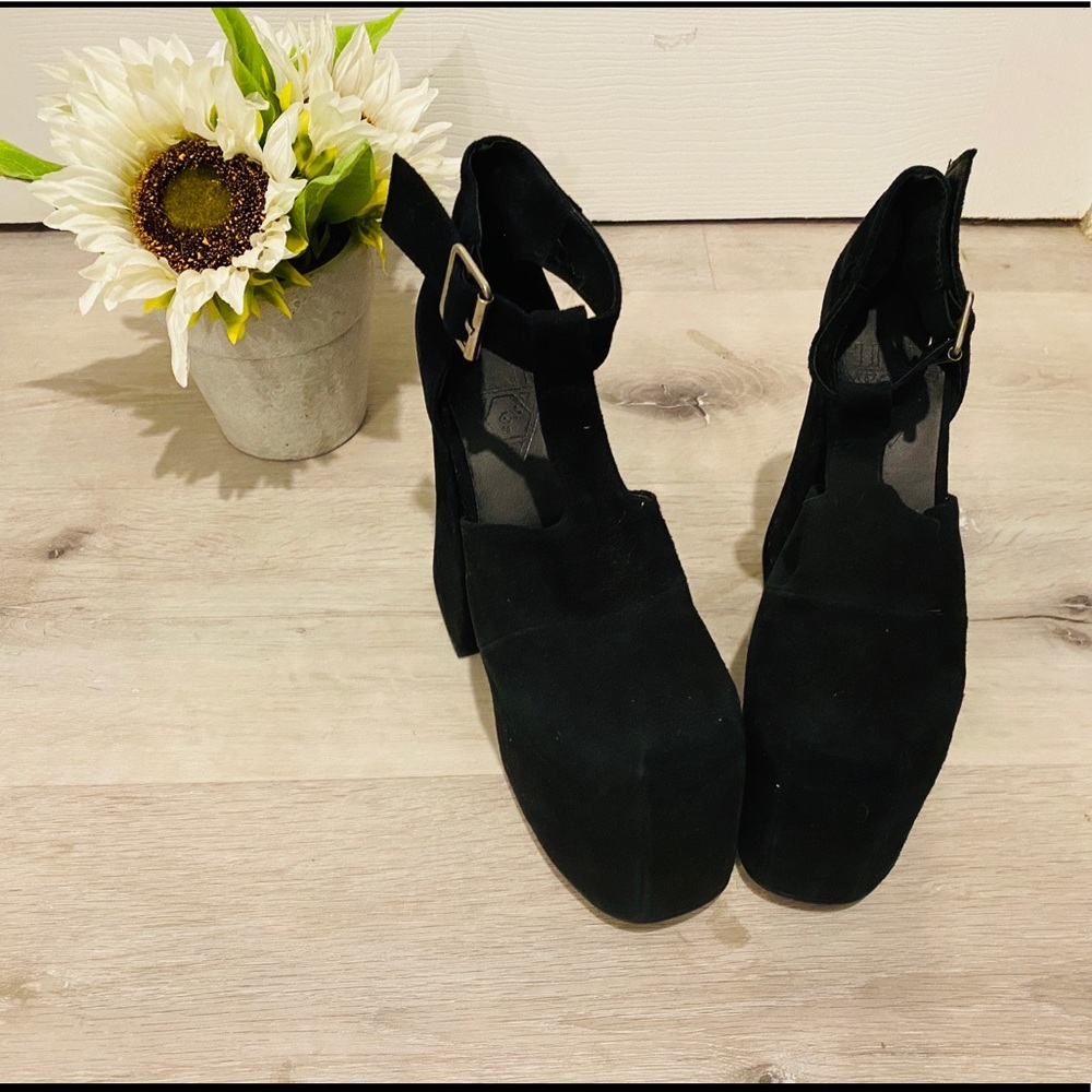 UNIF Dame Platform- NEVER BEEN WORN